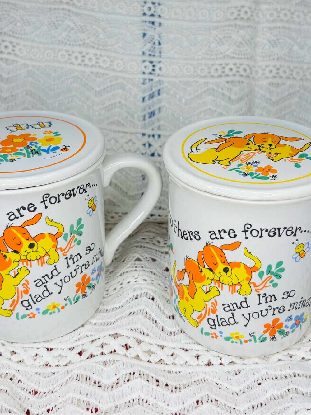VINTAGE CERAMIC MUGS W/LIDS
